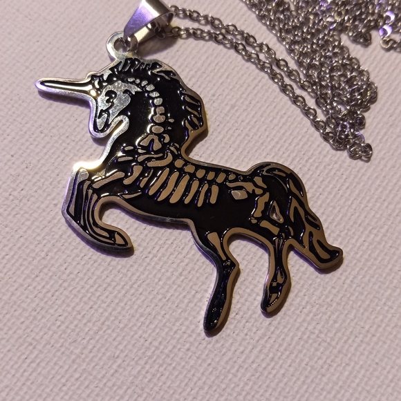 Unicorn skeleton necklace - Picture 4 of 10